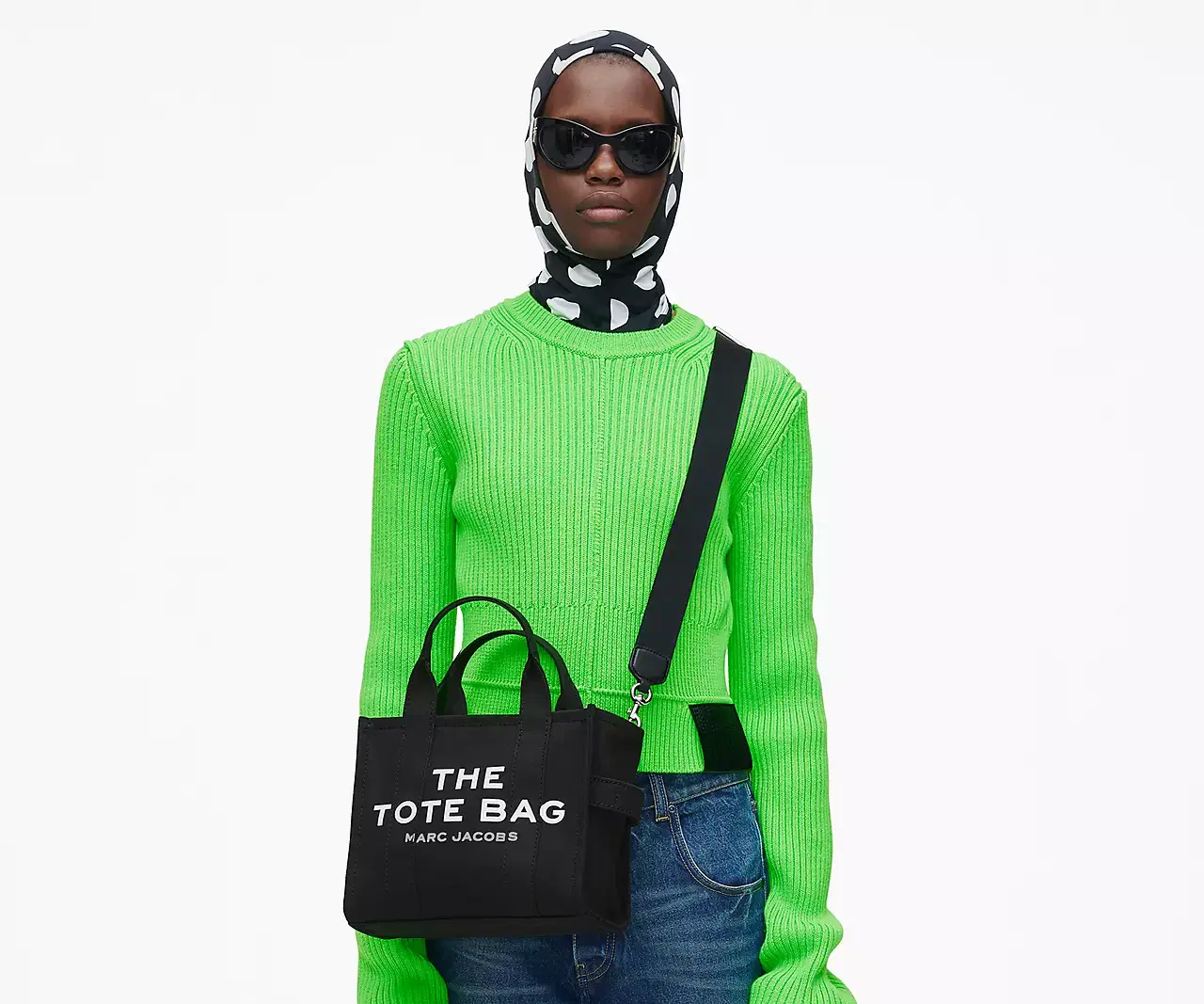 トートバッグ MARC JACOBS THE SMALL TOTE BAG IN BLACK CANVAS Amazon.com: Marc Jacobs Women's The Canvas Small Tote Bag