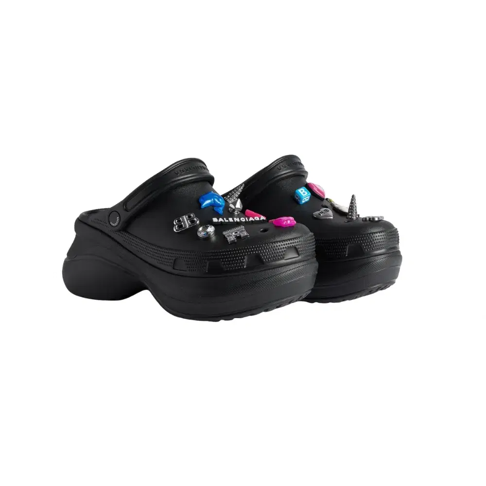 【BALENCIAGA】ブラック の メンズ Crocs ミュール Jibbitz CROCS MULE (MENS) – HIRSHLEIFERS