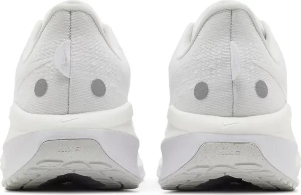 Vomero 17 'White Platinum Tint' - HypeFly India View 2