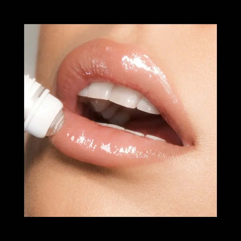 Charlotte Tilbury Magic Lip Oil Crystal Elixir - HypeFly India View 3