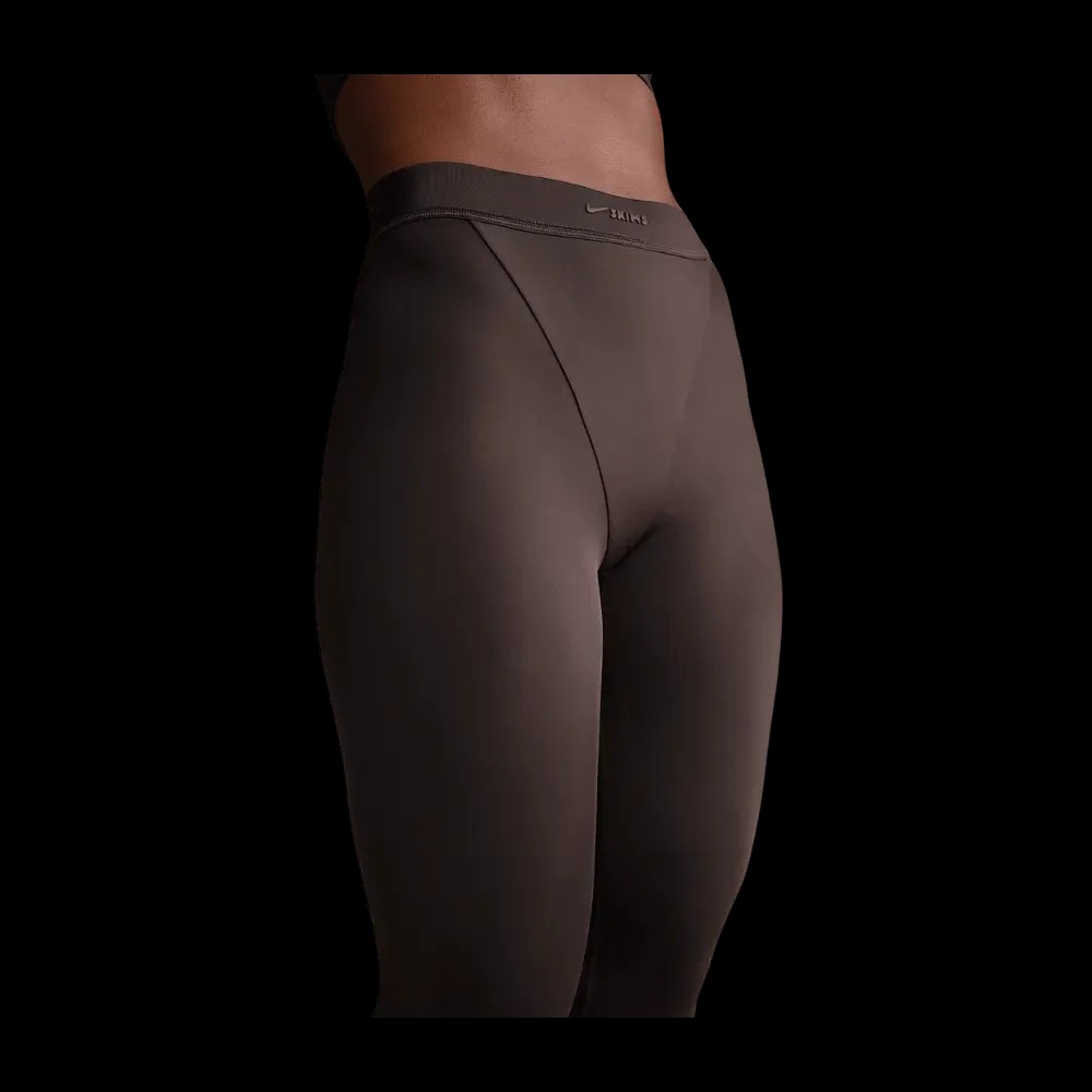 Nike x Skims Shine Women's High-Waisted V-Panel 26" Leggings Phoenix - HypeFly India View 3