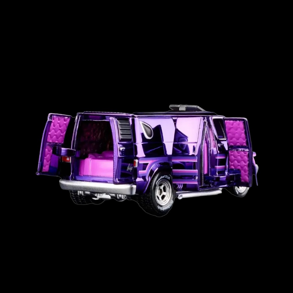 Hot Wheels Collectors RLC Exclusive '70 Dodge Tradesman Van - HypeFly India View 3