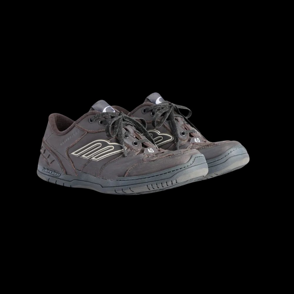 Balenciaga Hamptons Worn-Out Sneaker In Grey - HypeFly India View 5