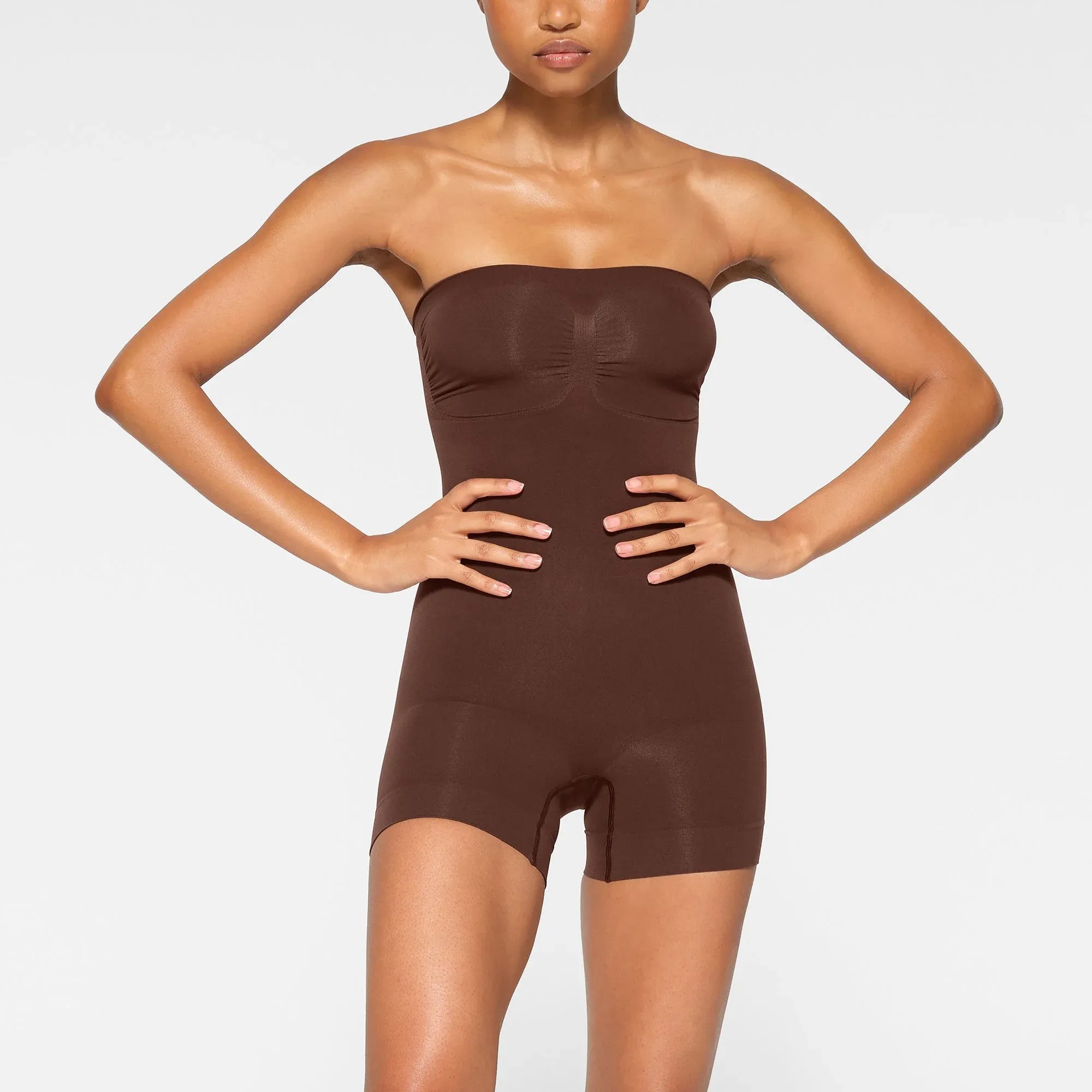 Skims Seamless Sculpt Strapless Shortie Bodysuit Cocoa - HypeFly India View 2
