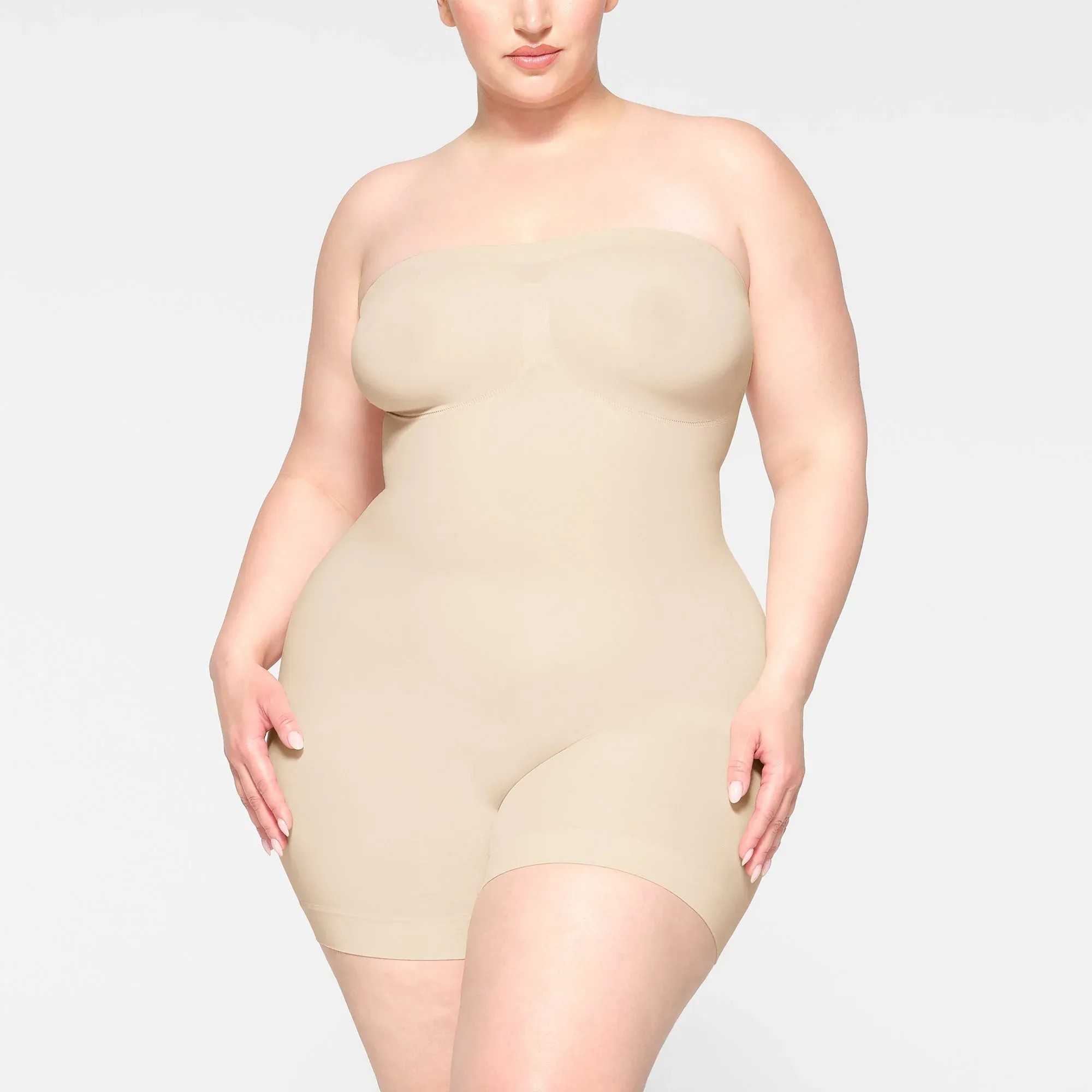 Skims Seamless Sculpt Strapless Shortie Bodysuit Sand - HypeFly India View 2