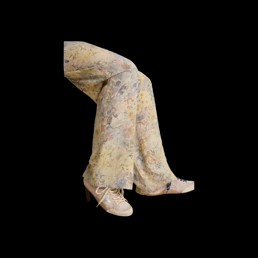 Golden Goose True-Star In Pastel Pink Suede With Silver Star And Heel Tab - HypeFly India View 4