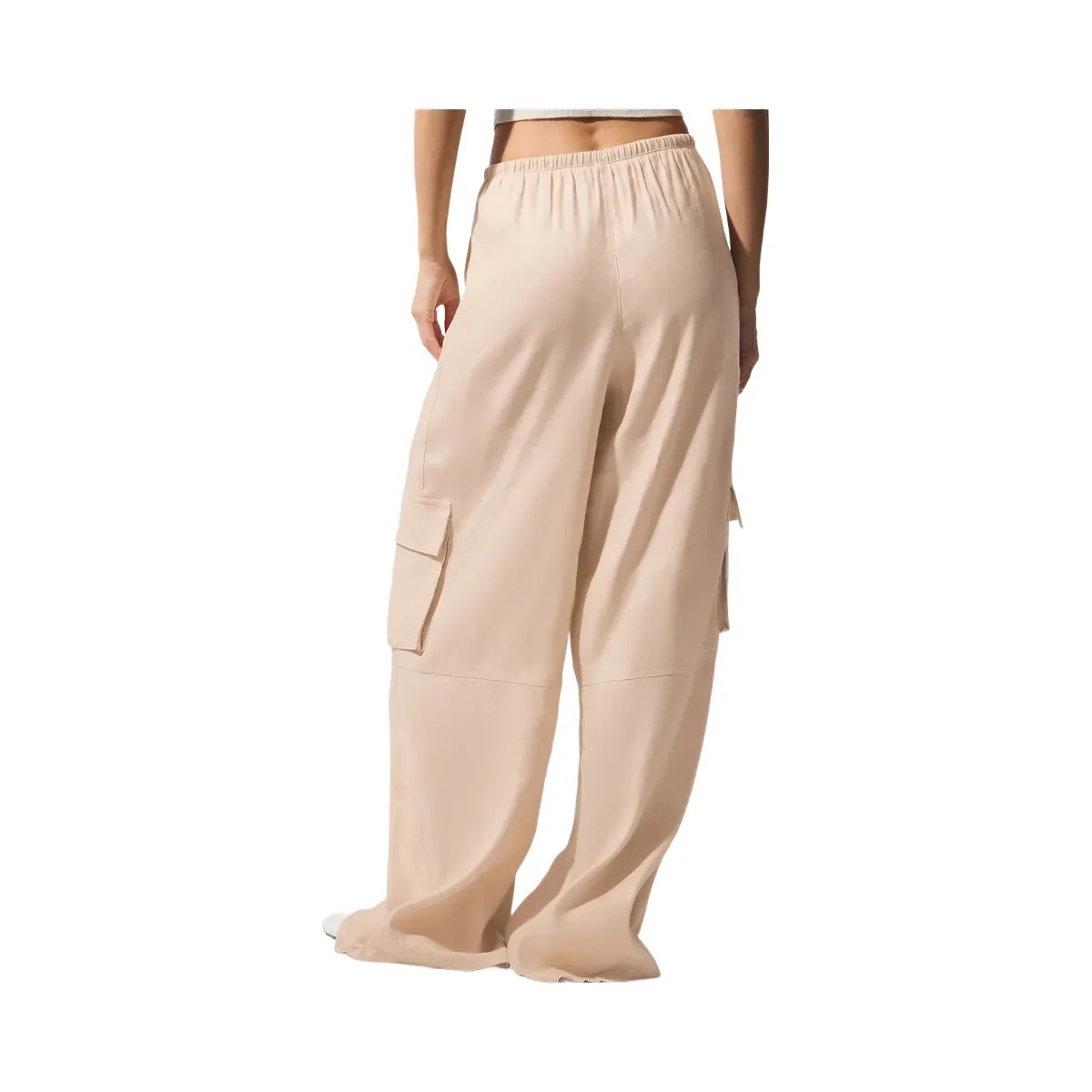 Alo Women's Linen Getaway Cargo Wide Leg Pant - Macadamia - HypeFly India View 3