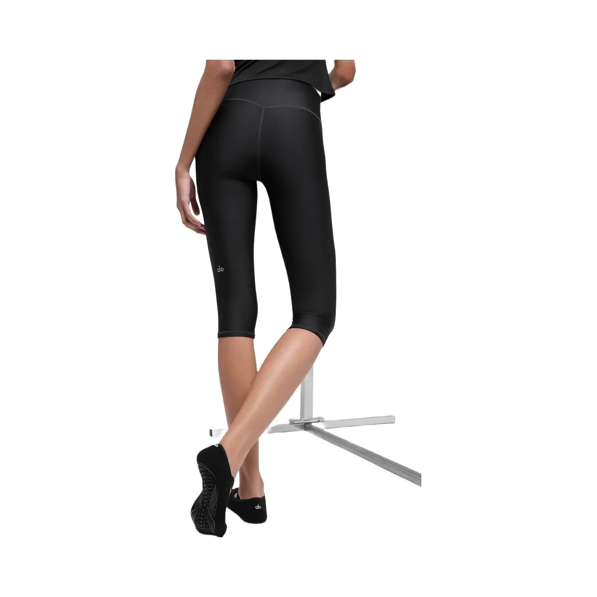Alo Women's 16'' High-Waist Airlift Capri - Black - HypeFly India View 2