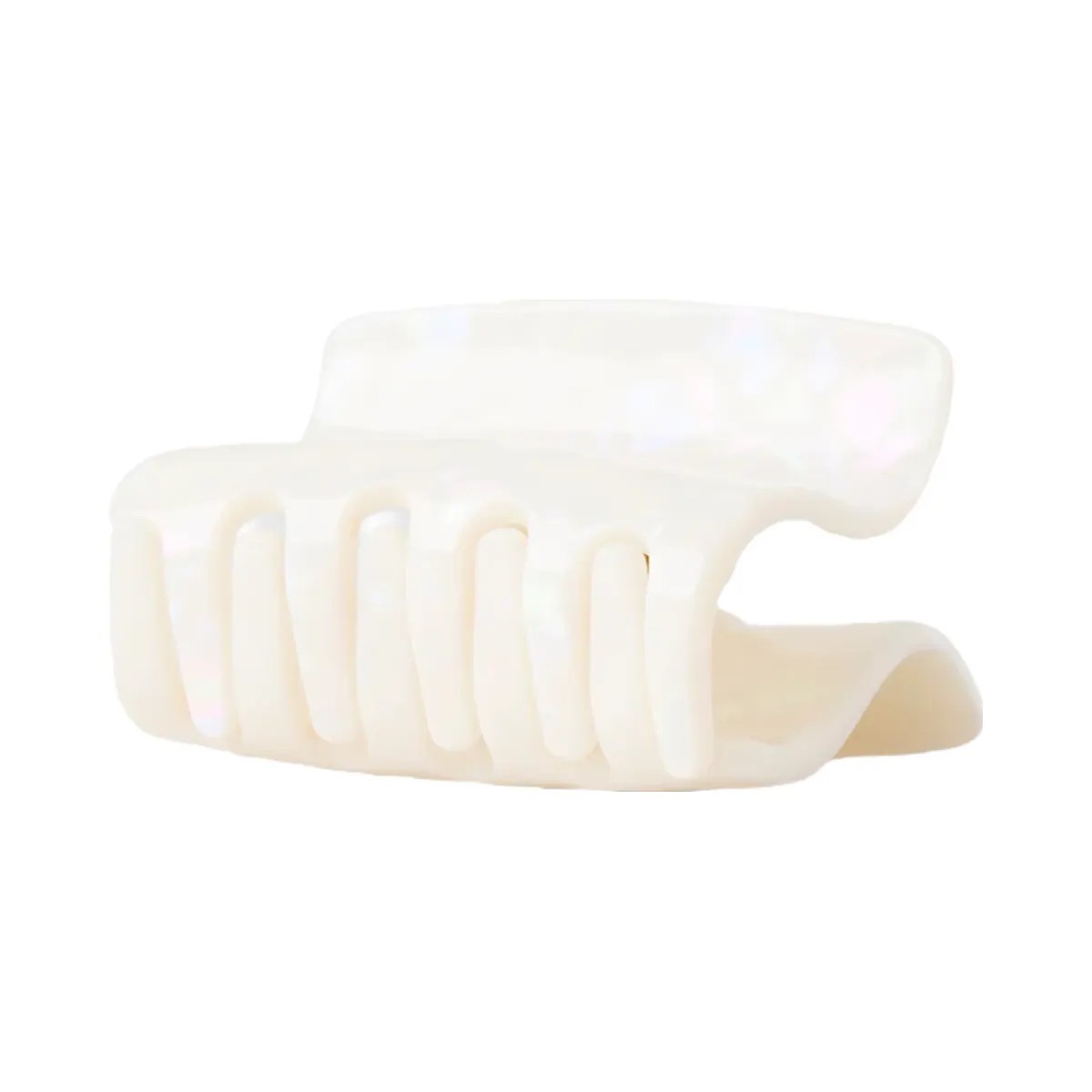 Alo Effortless Claw Clip - White Pearl - HypeFly India View 3