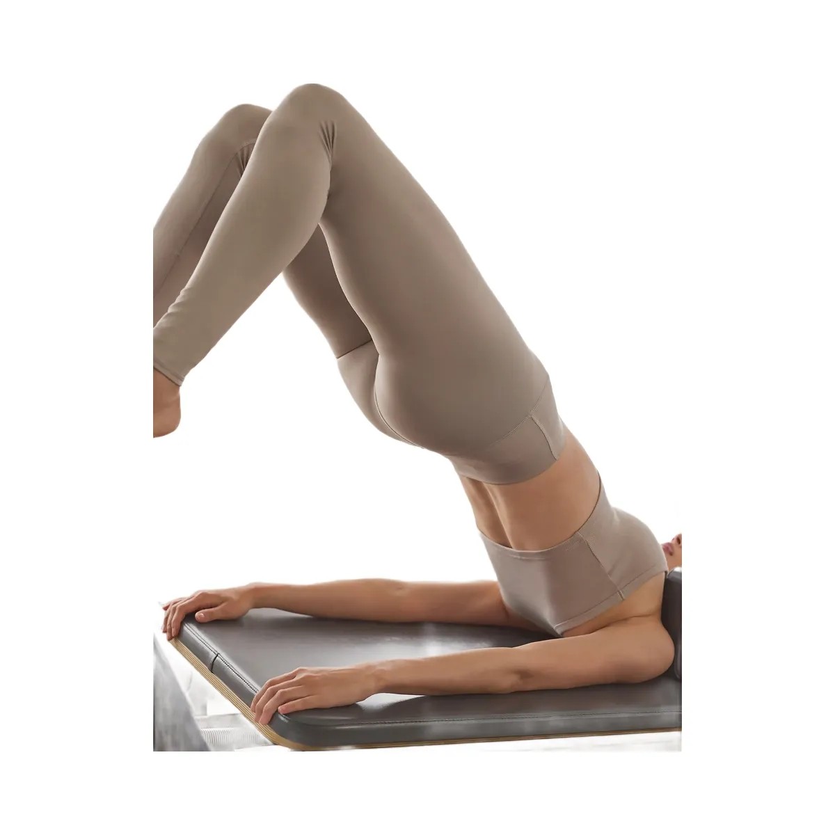 Alo Women's 7/8 High-Waist Airlift Legging - Gravel - HypeFly India View 5