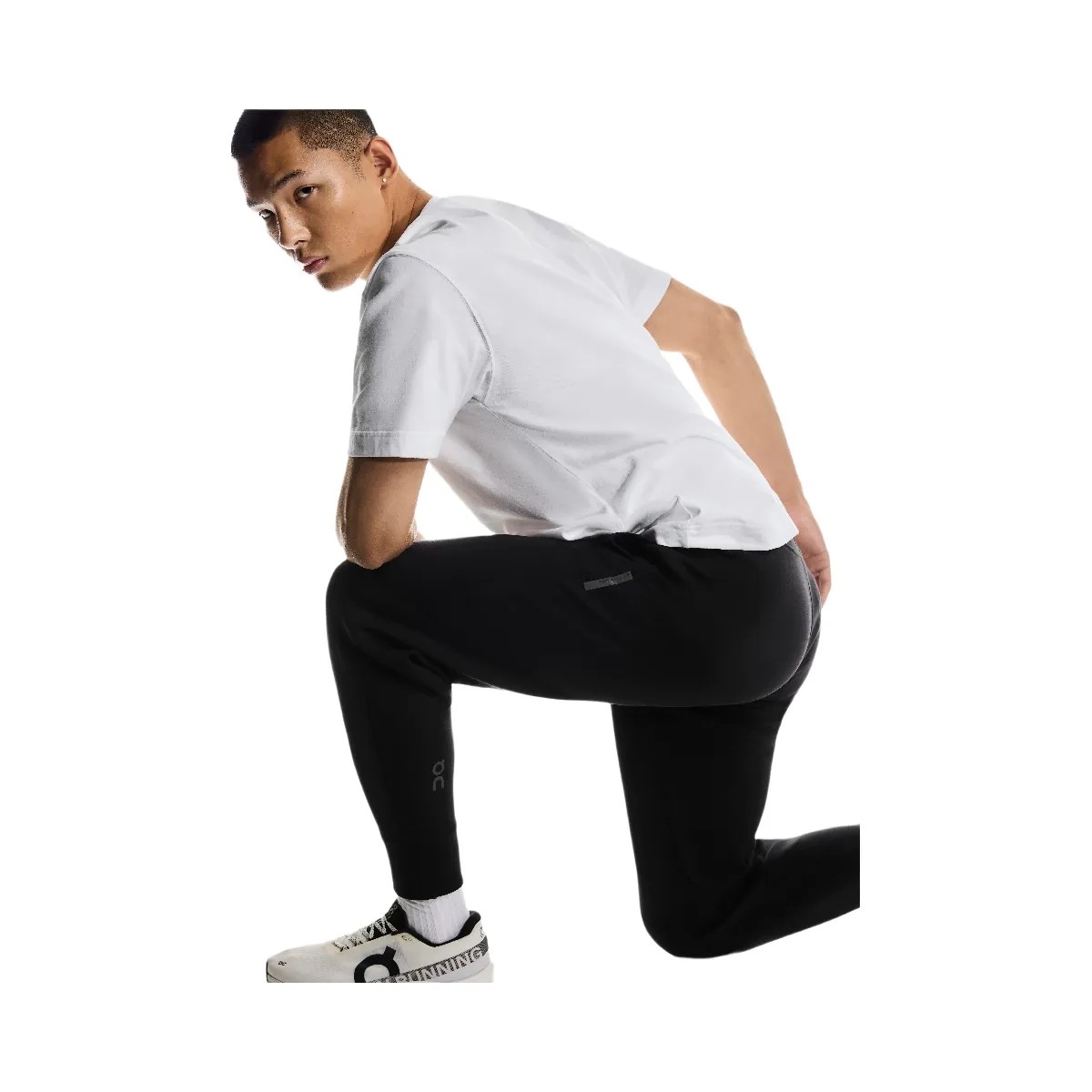 On Focus Tech Sweatpants Black - HypeFly India View 3