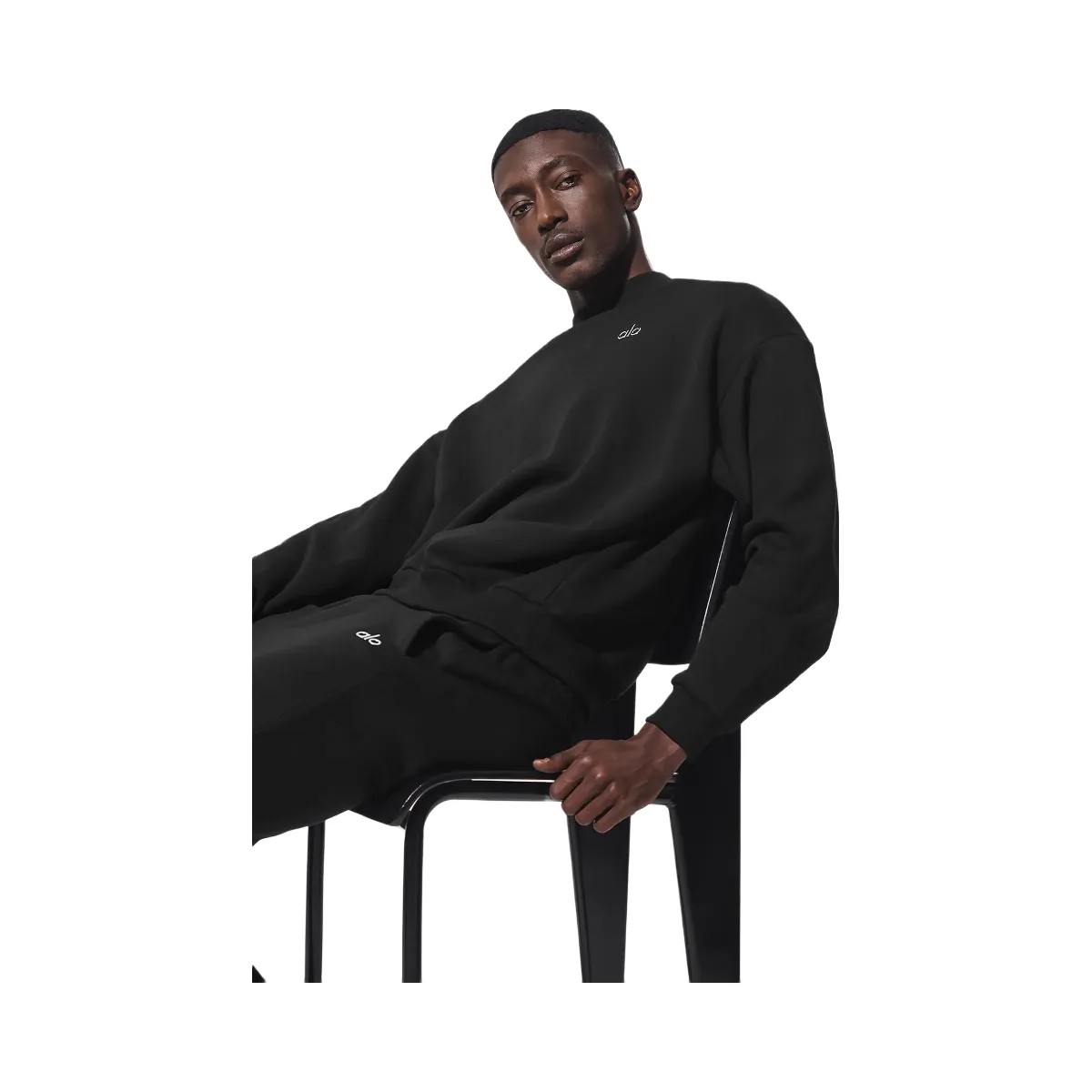 Alo Accolade Crew Neck Pullover - Black - HypeFly India View 3