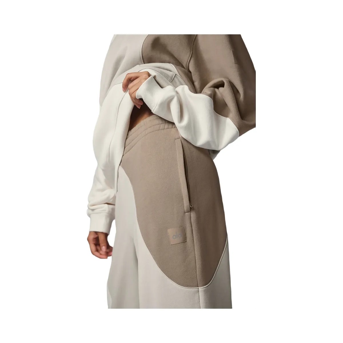 Alo Make Waves Sweatpant - Ivory/Bone/Gravel - HypeFly India View 4