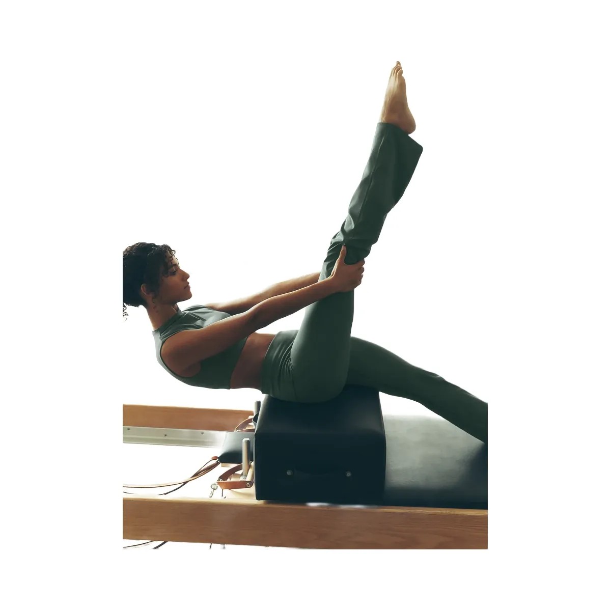 Alo Women's ALO Softsculpt Foldover Flare Legging - Clover Green - HypeFly India View 5