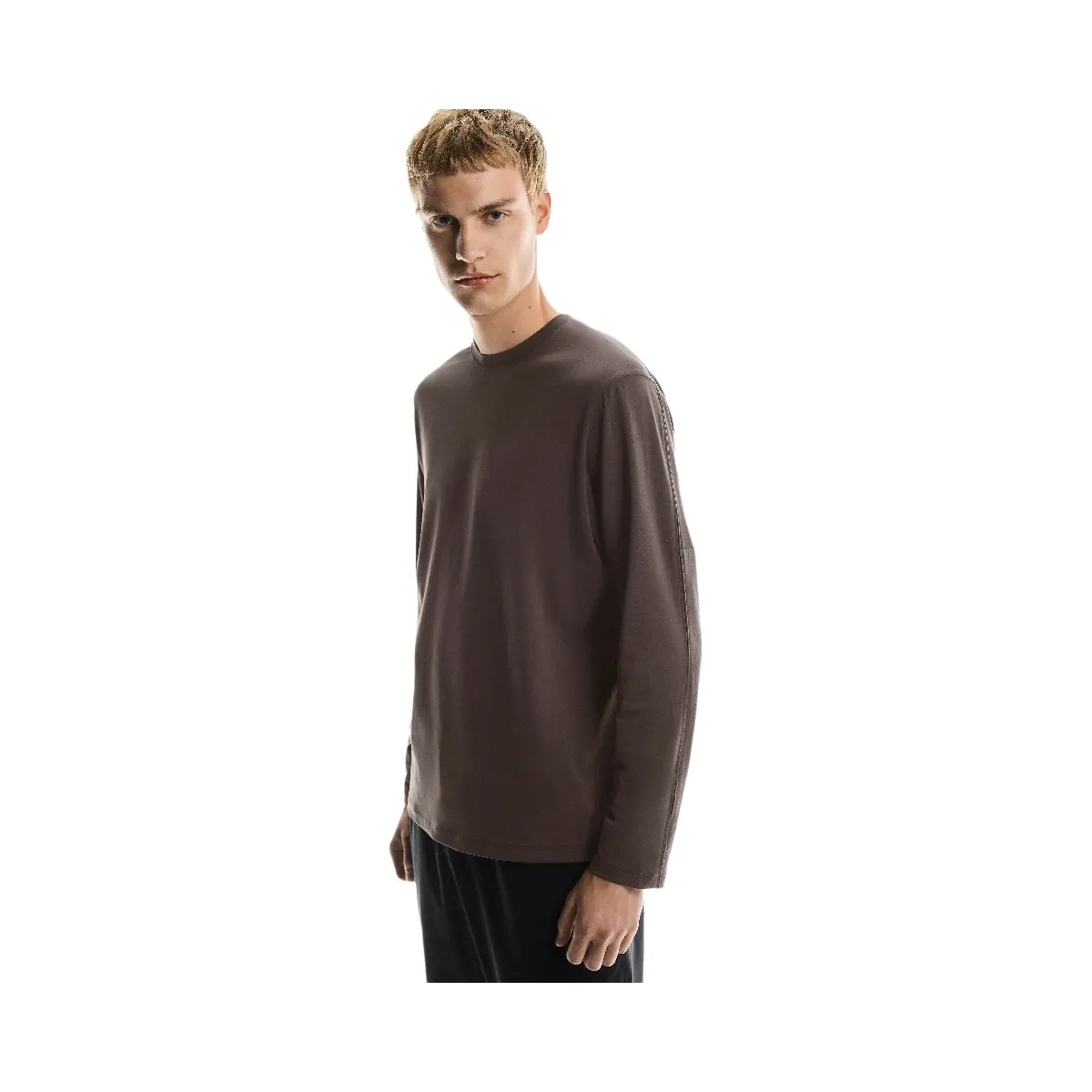 On Focus Long-T Pebble - HypeFly India View 5