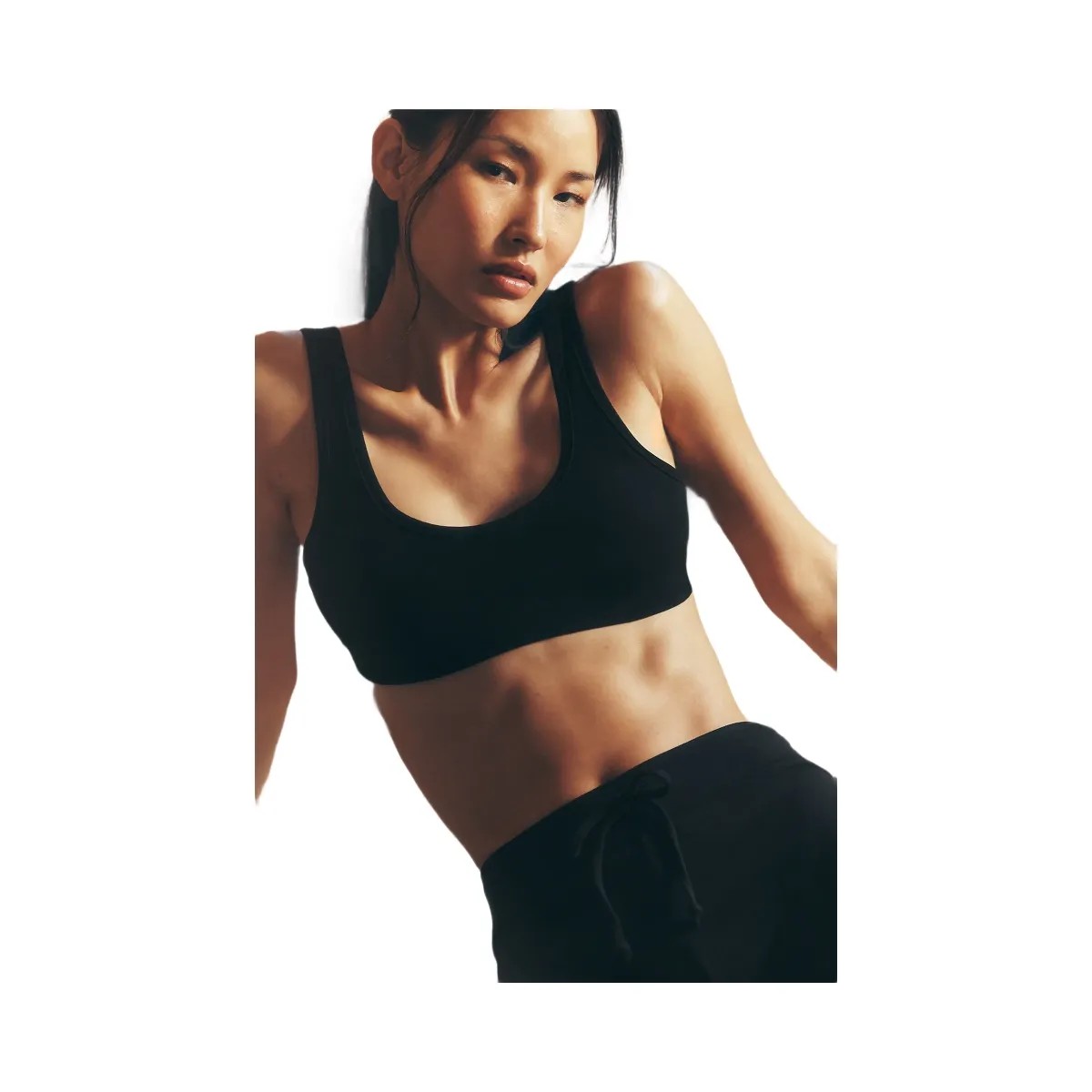 Alo Women's soft Center Stage Bra - Black - HypeFly India View 5