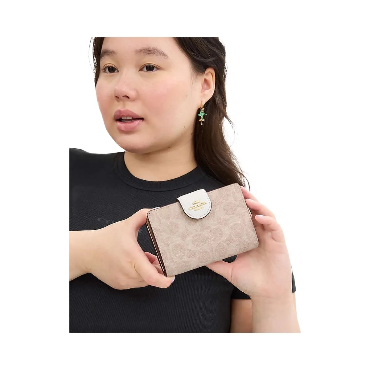 Coach Medium Corner Zip Wallet In Signature Canvas Signature Canvas-Gold-Sand-Chalk - HypeFly India View 3