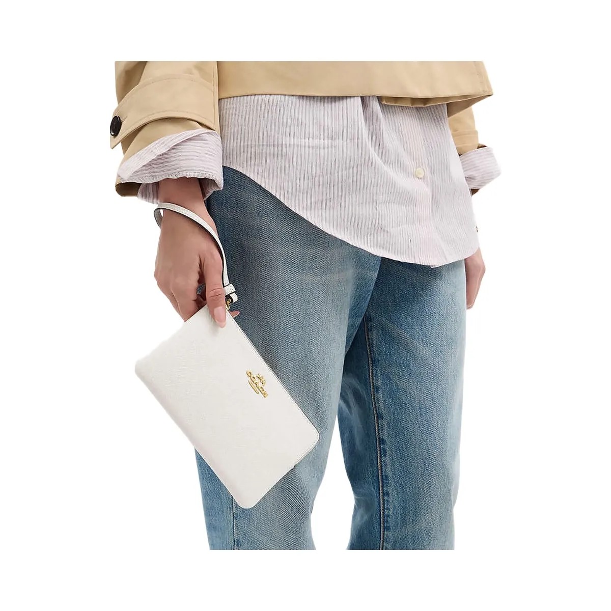 Coach Large Corner Zip Wristlet Crossgrain Leather-Gold-Chalk - HypeFly India View 3