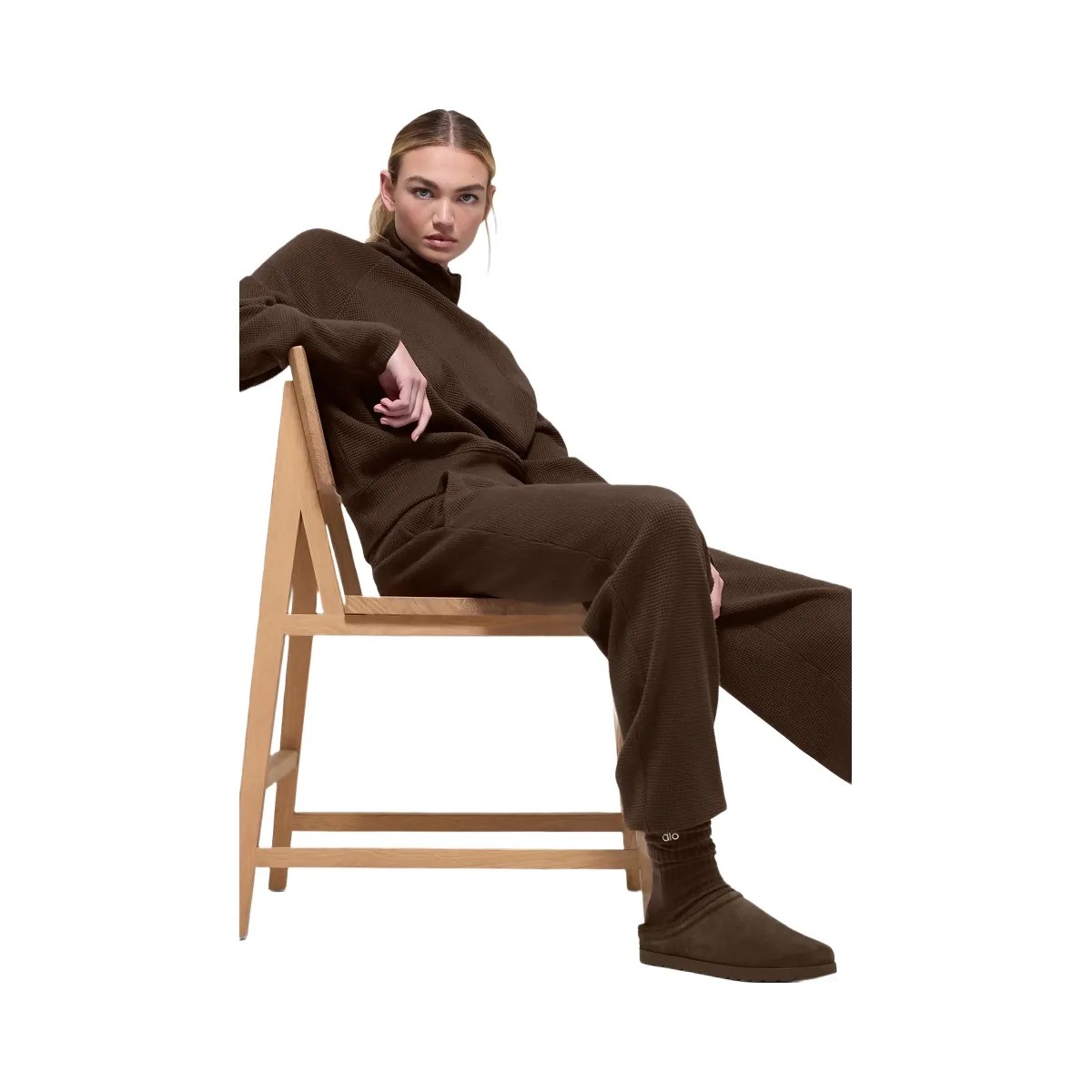 Alo Women's Waffle Weekend Escape Jogger - Espresso - HypeFly India View 5