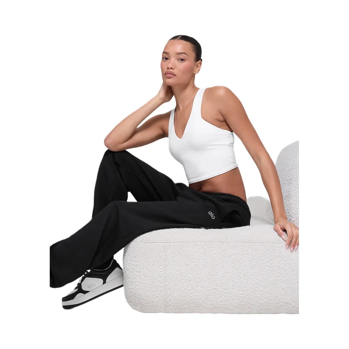 Alo Women's Accolade Sweatpant - Black - HypeFly India View 5