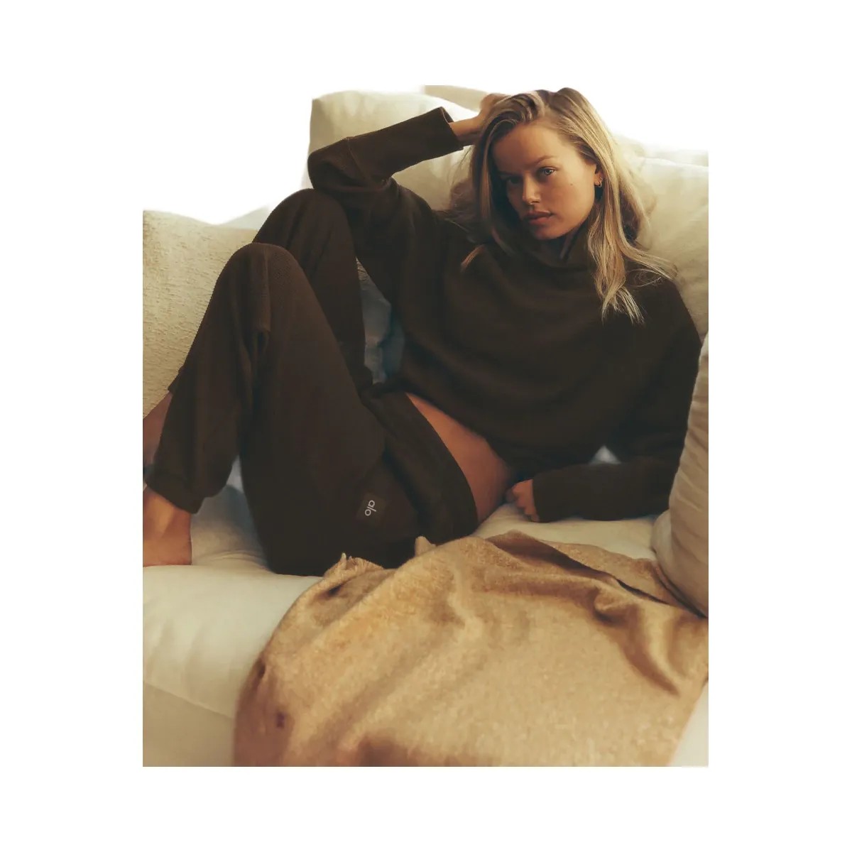Alo Women's Waffle Weekend Escape Jogger - Espresso - HypeFly India View 6
