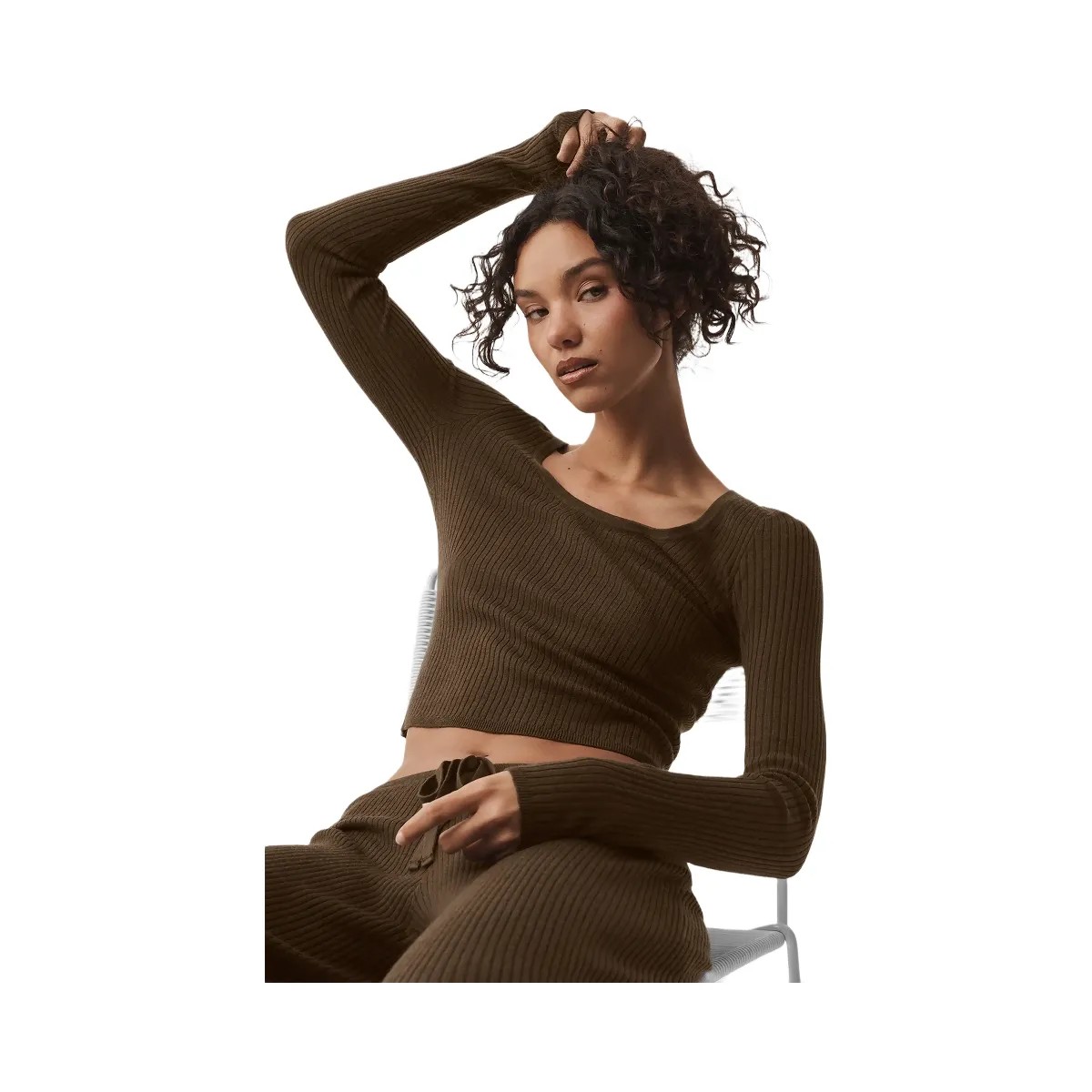 Alo Women's Sweater Knit Unwind Long Sleeve - Espresso - HypeFly India View 4
