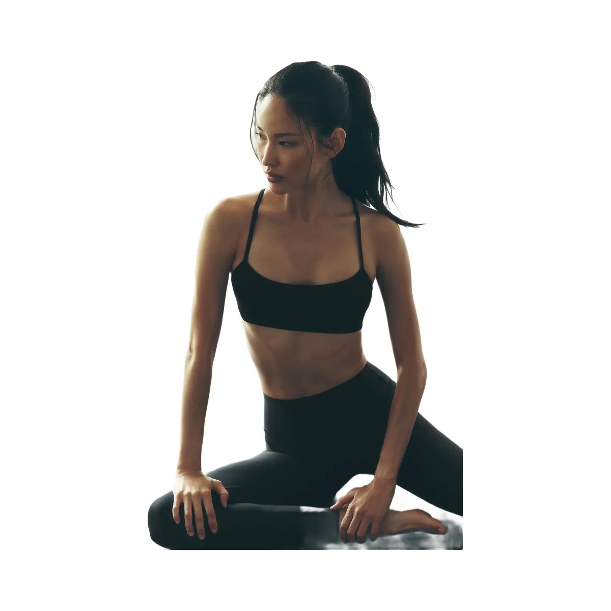 Alo Women's Airlift Intrigue Bra - Black - HypeFly India View 5