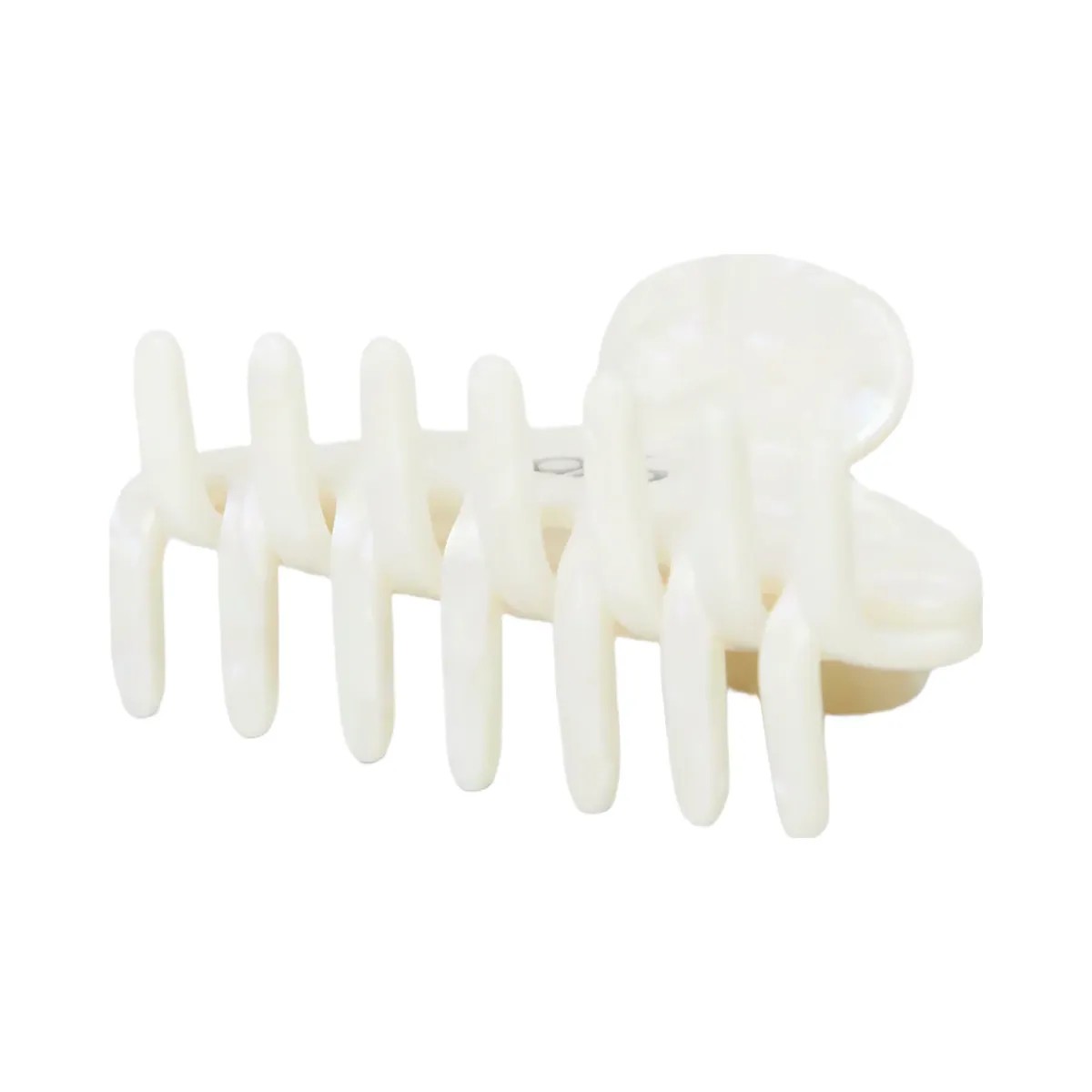 Alo 90's Claw Clip - White Pearl - HypeFly India View 2