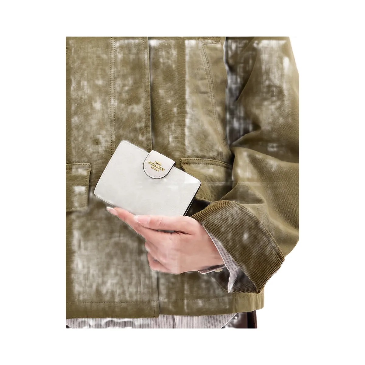Coach Medium Corner Zip Wallet In Signature Canvas Signature Canvas-Gold-White-Chalk - HypeFly India View 3