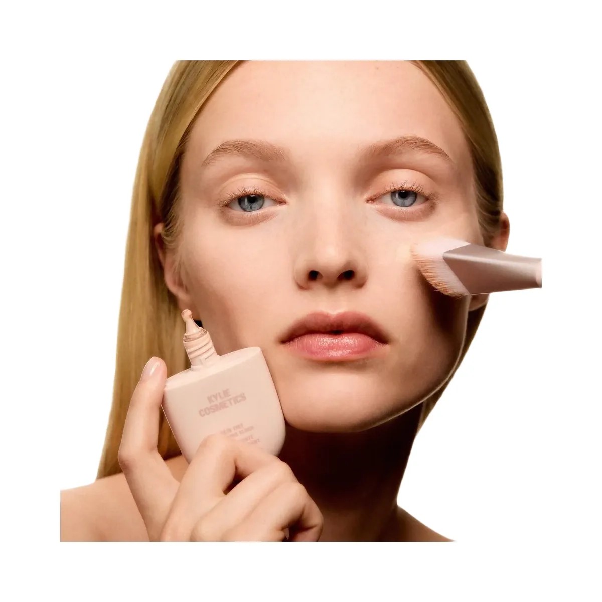 KYLIE COSMETICS Skin Tint Brush - HypeFly India View 3