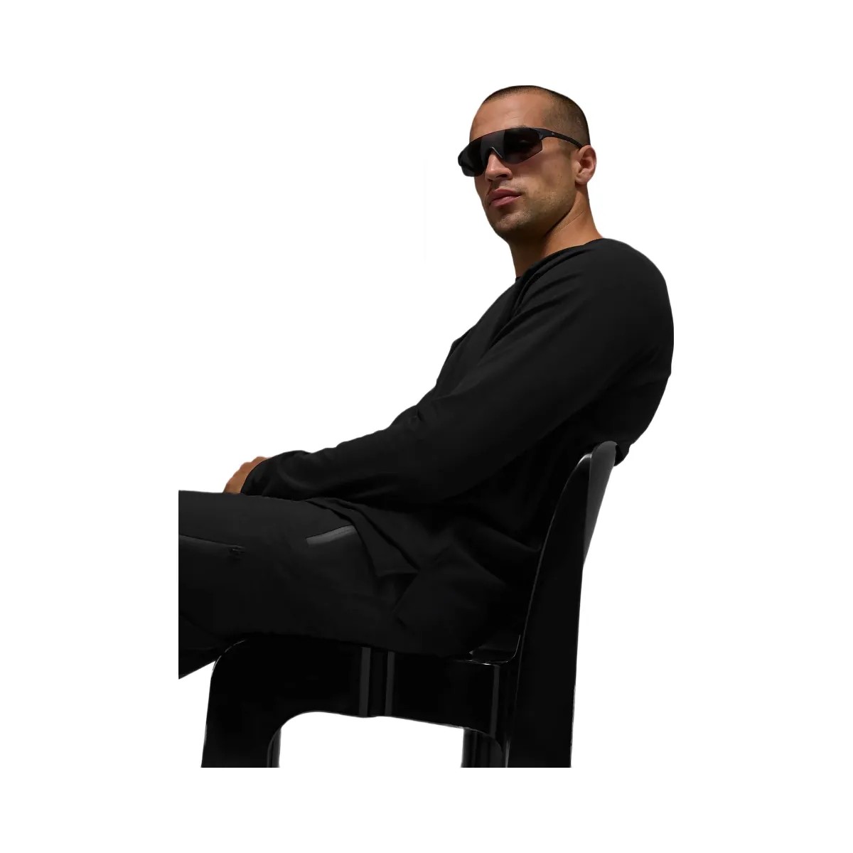 Alo Men's ALO Vapor Crewneck Long Sleeve - Black - HypeFly India View 4