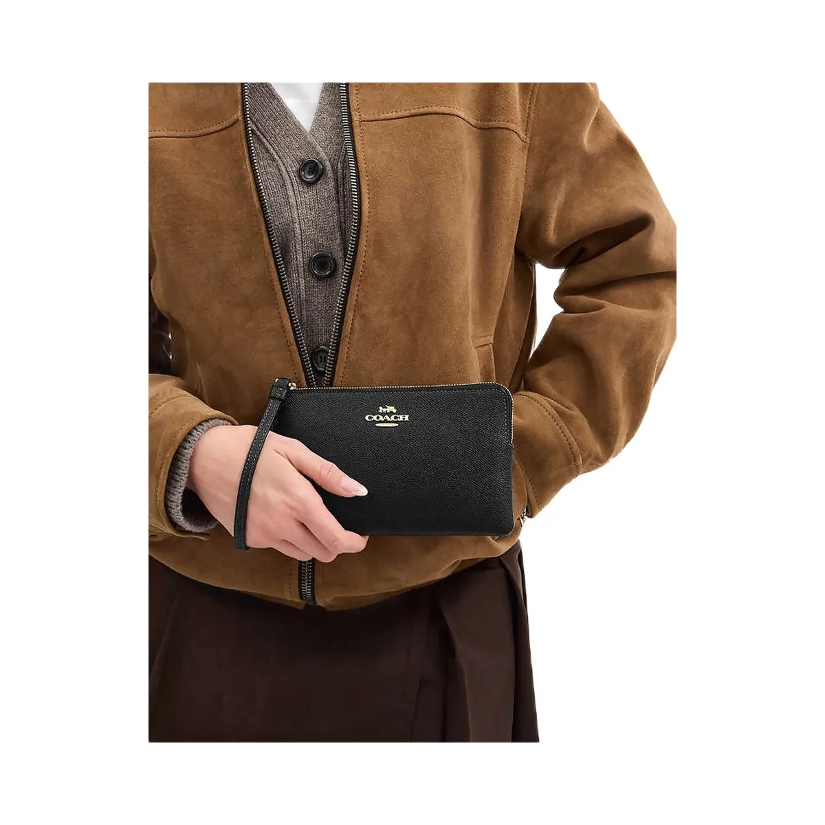 Coach Large Corner Zip Wristlet Crossgrain Leather-Gold-Black - HypeFly India View 3