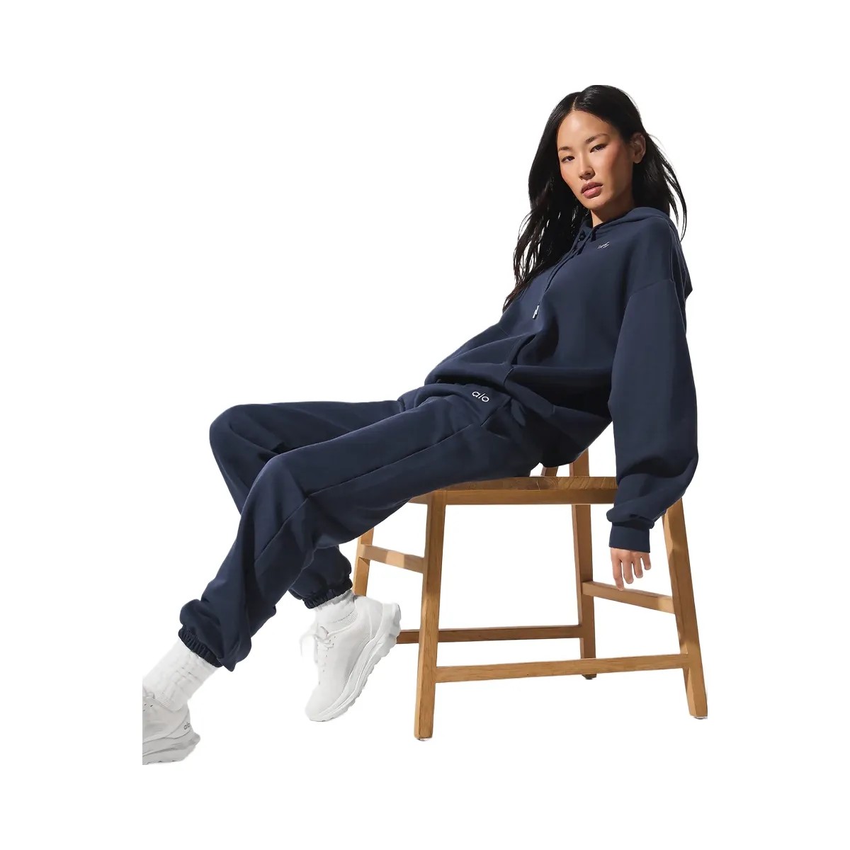 Alo Accolade Sweatpant - Navy - HypeFly India View 6