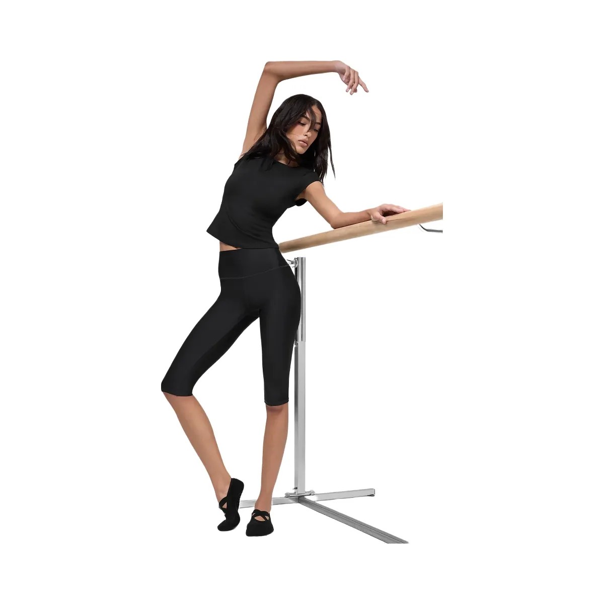 Alo Women's 16'' High-Waist Airlift Capri - Black - HypeFly India View 5