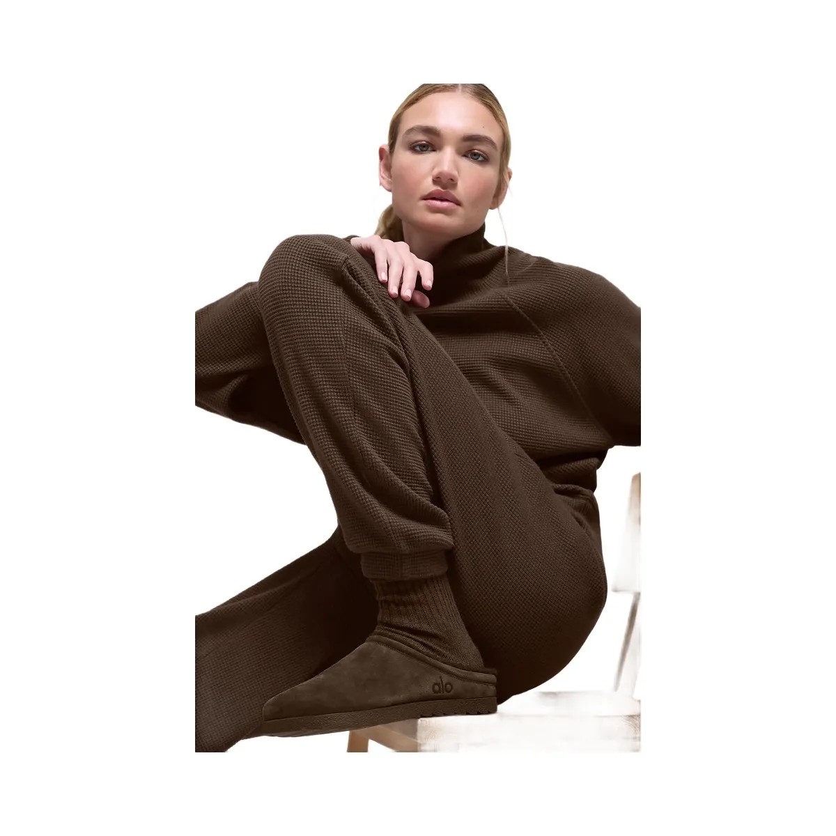 Alo Women's Waffle Weekend Escape Jogger - Espresso - HypeFly India View 4