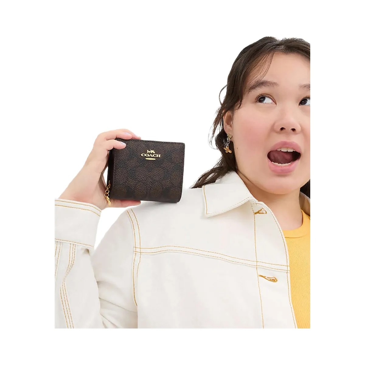 Coach Snap Wallet In Signature Canvas Signature Canvas-Gold-Walnut-Black - HypeFly India View 2