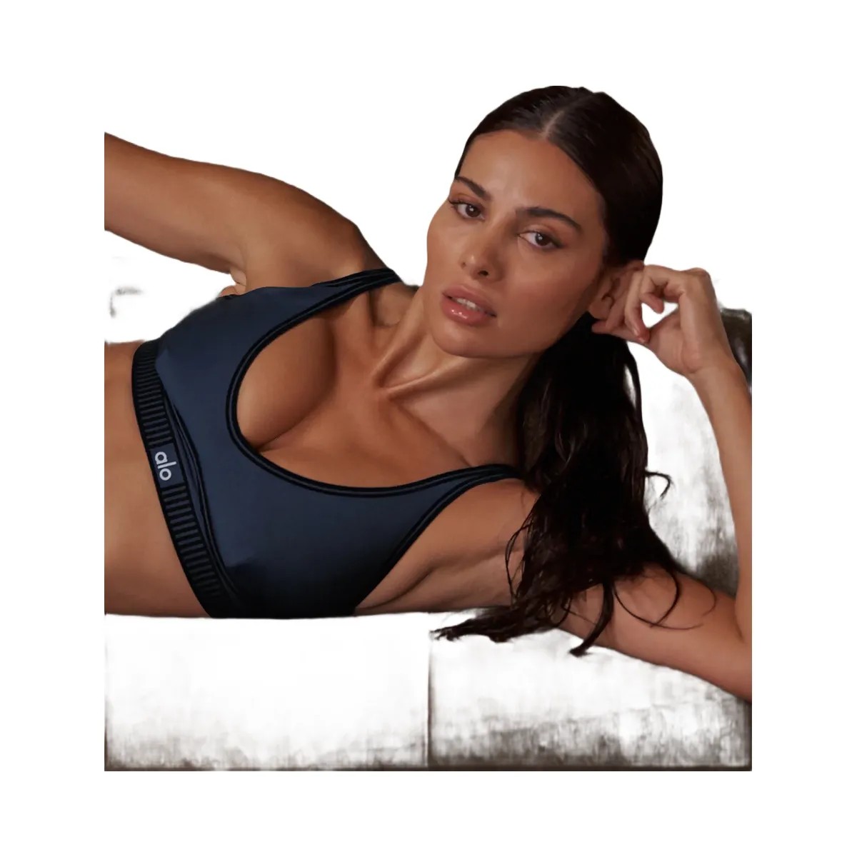 Alo Women's Airlift Line Up Bra - Navy - HypeFly India View 5