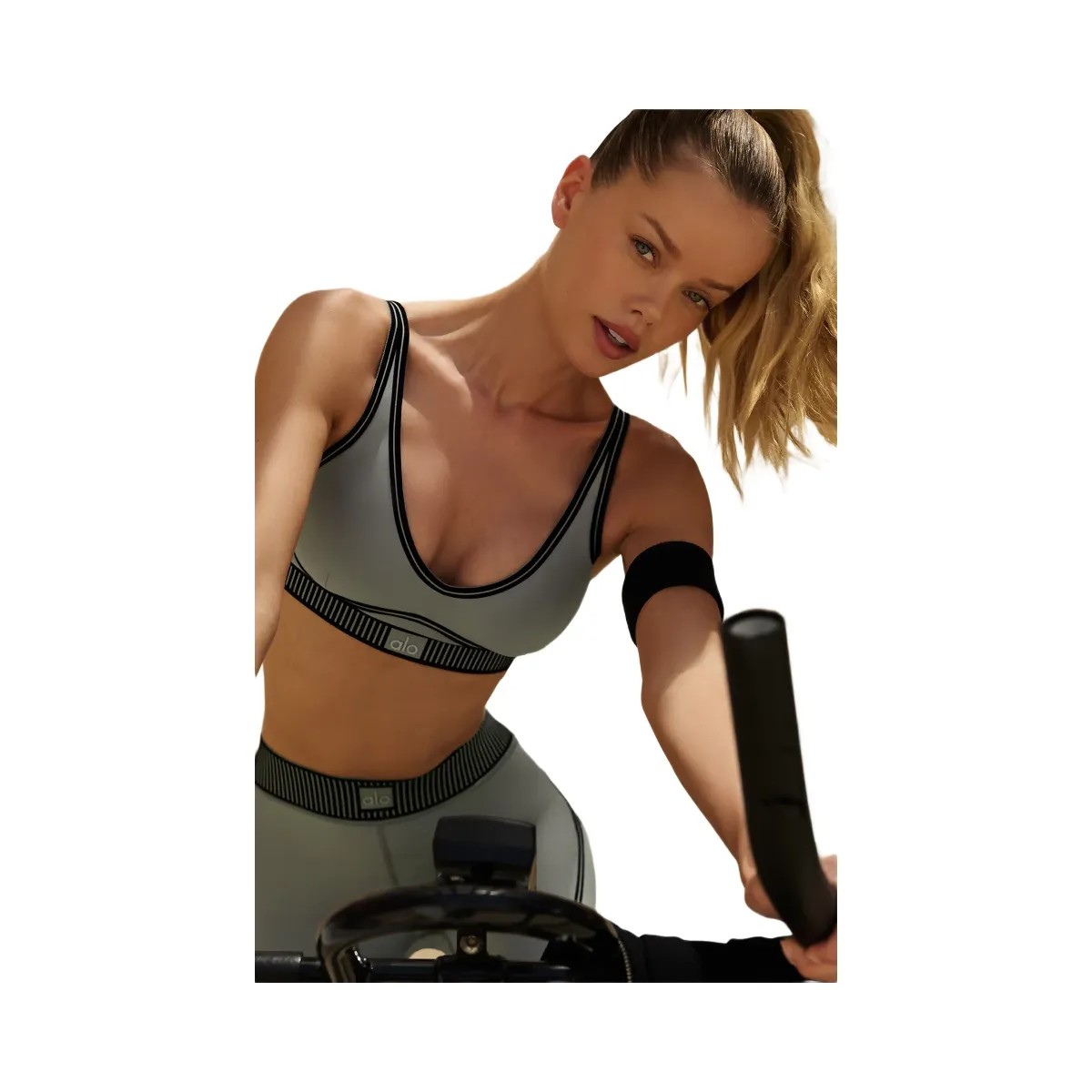 Alo Women's Airlift Line Up Bra - Lunar Grey - HypeFly India View 5