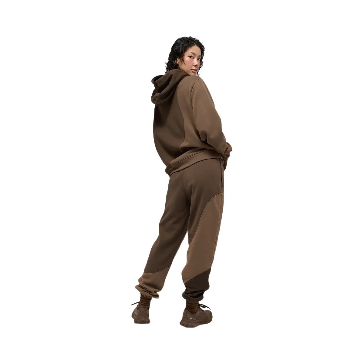 Alo Make Waves Sweatpant - Espresso Tonal - HypeFly India View 4
