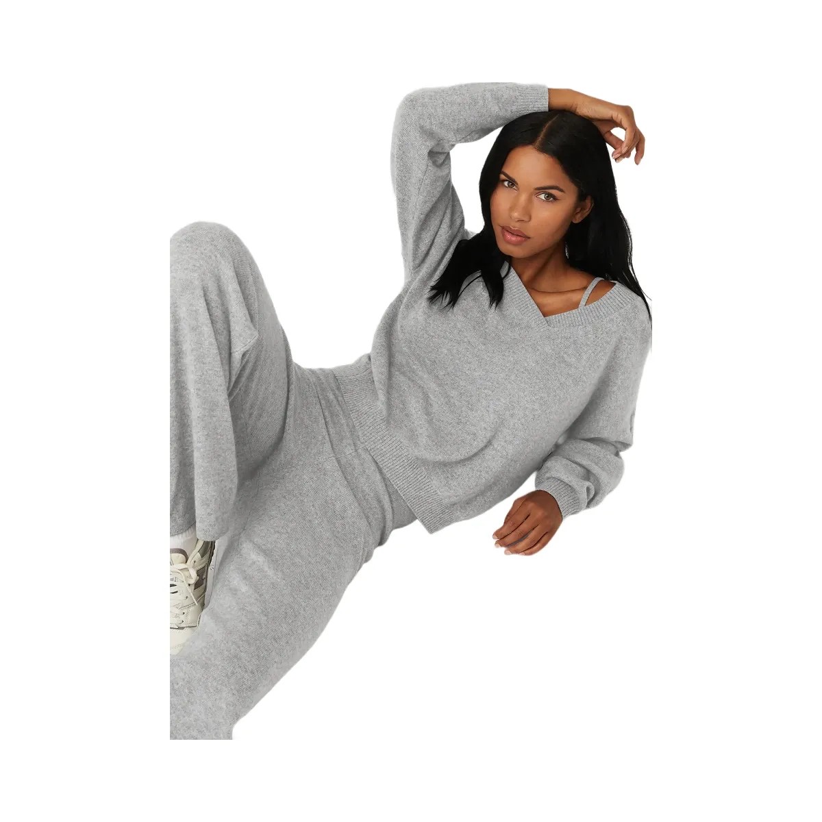 Alo Women's Cashmere Jet Set V-Neck Pullover - Dove Grey Heather - HypeFly India View 5