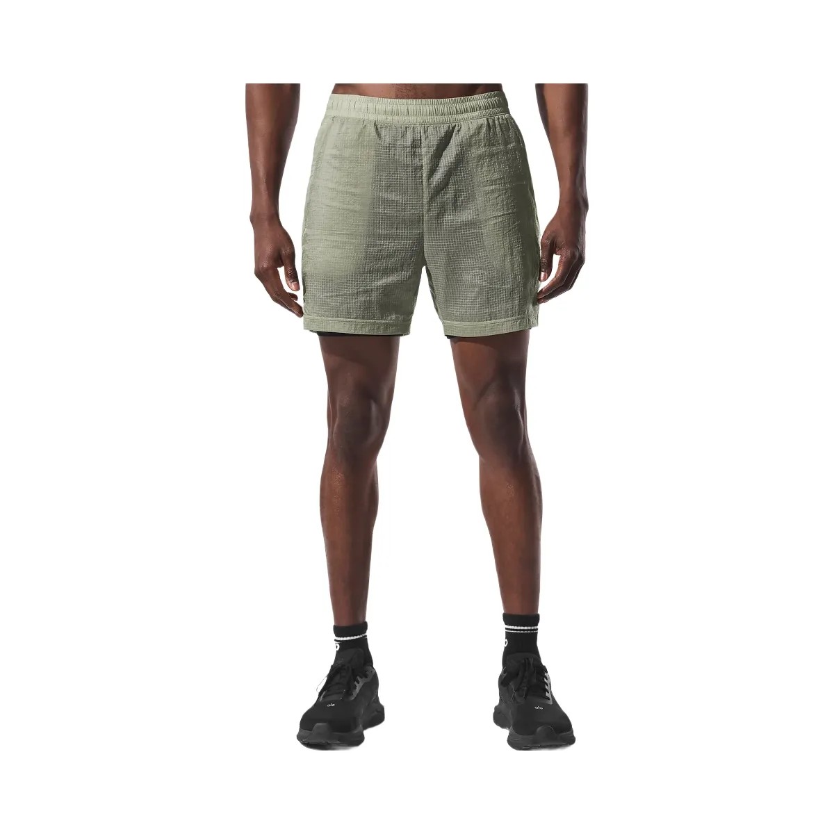 Alo Men's 5" Game Time Ripstop 2-In-1 Short - Limestone/Black - HypeFly India View 1