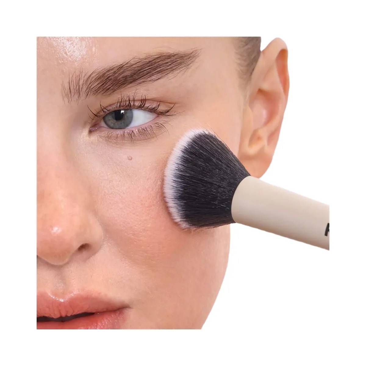 REFY Dual Ended Complexion Brush - HypeFly India View 2