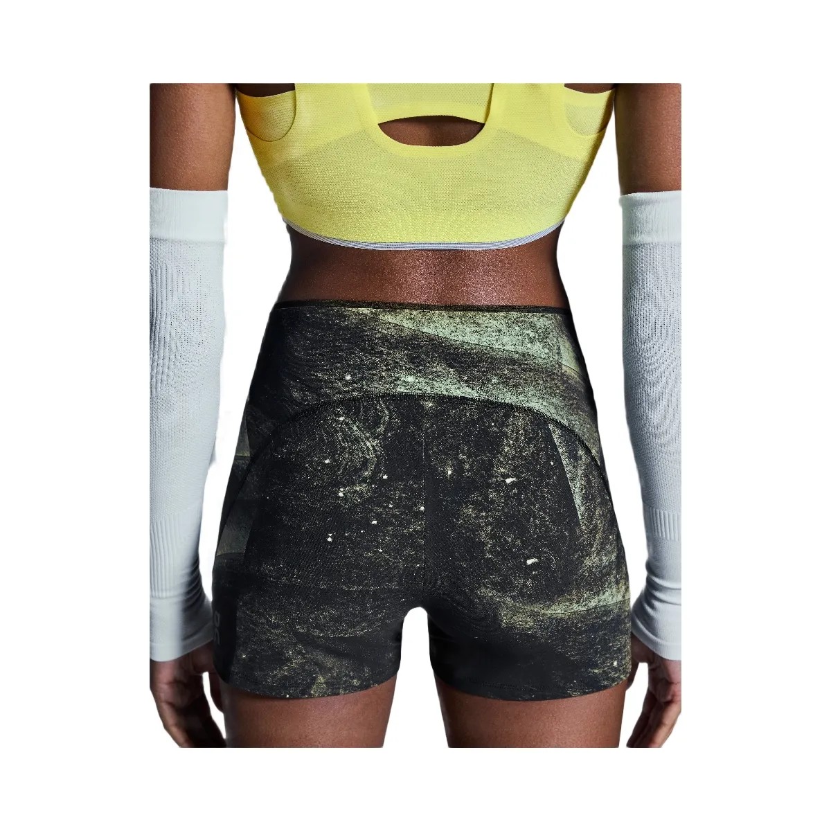 On Race Tights Short Black | Limelight  - HypeFly India View 5