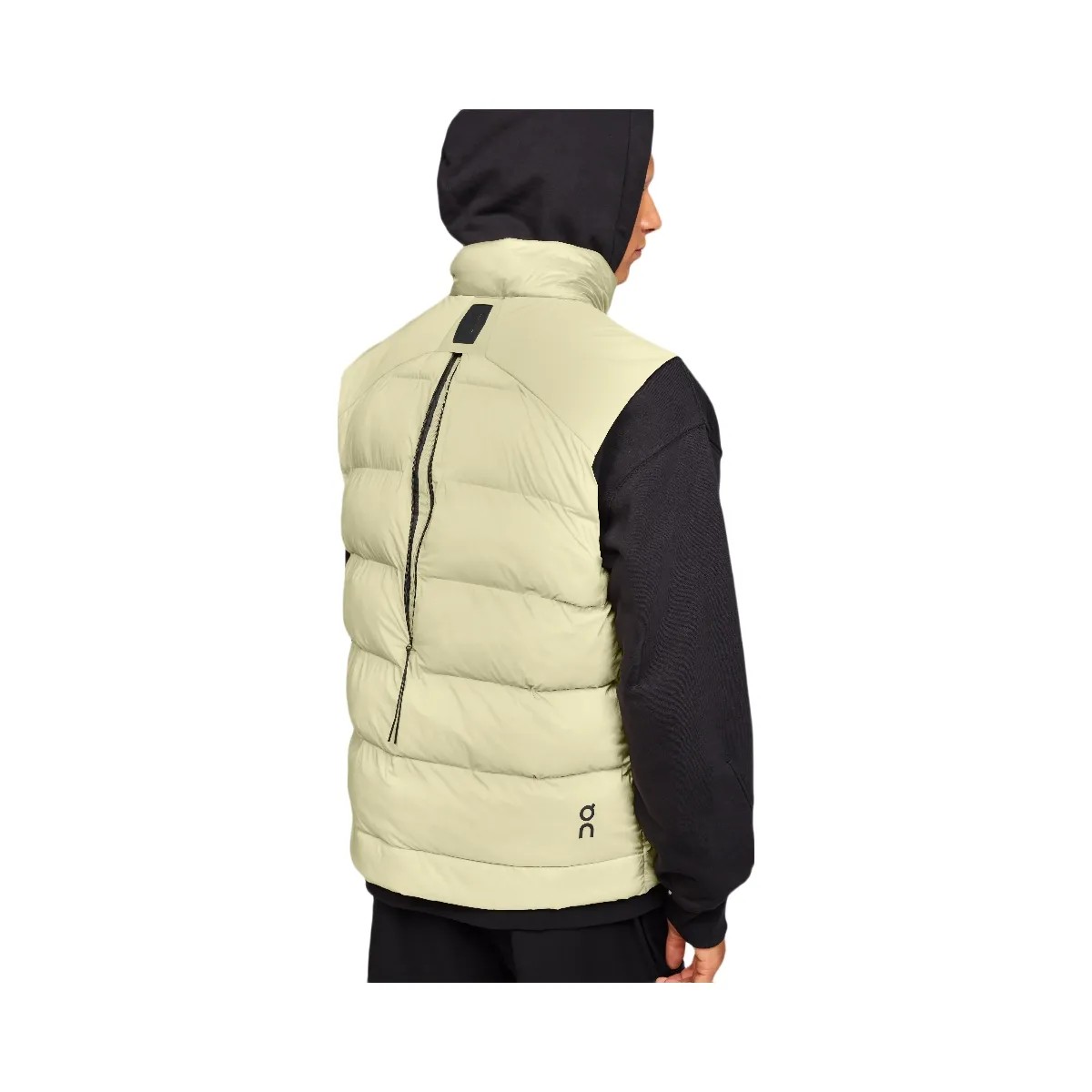 On Challenger Vest Endive - HypeFly India View 3