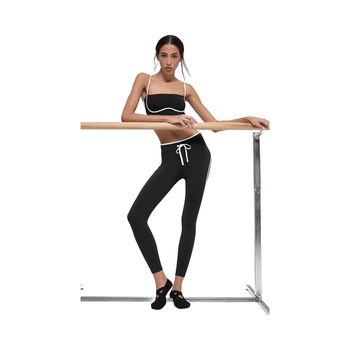 Alo Women's Airbrush High-Waist Race Pace 7/8 Legging - Black/White - HypeFly India View 5