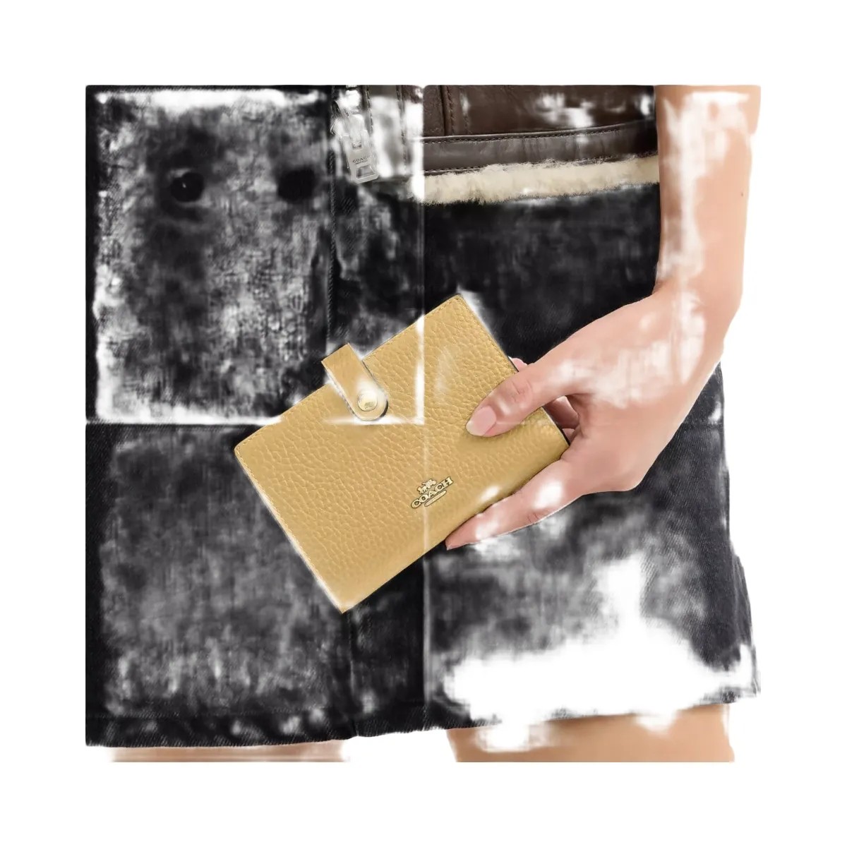 Coach 2-In-1 Wallet in Gold Soft Yellow - HypeFly India View 5
