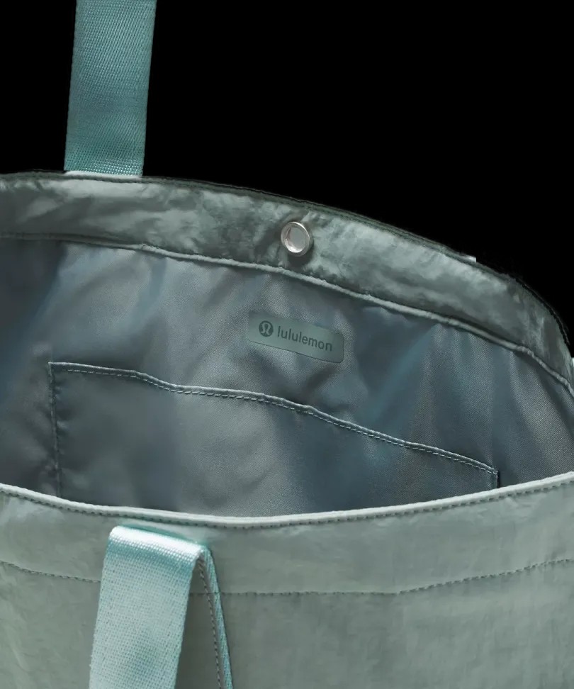 Lululemon Daily Multi-Pocket Tote Bag 20L Crater Blue/Frosted Jade - HypeFly India View 2