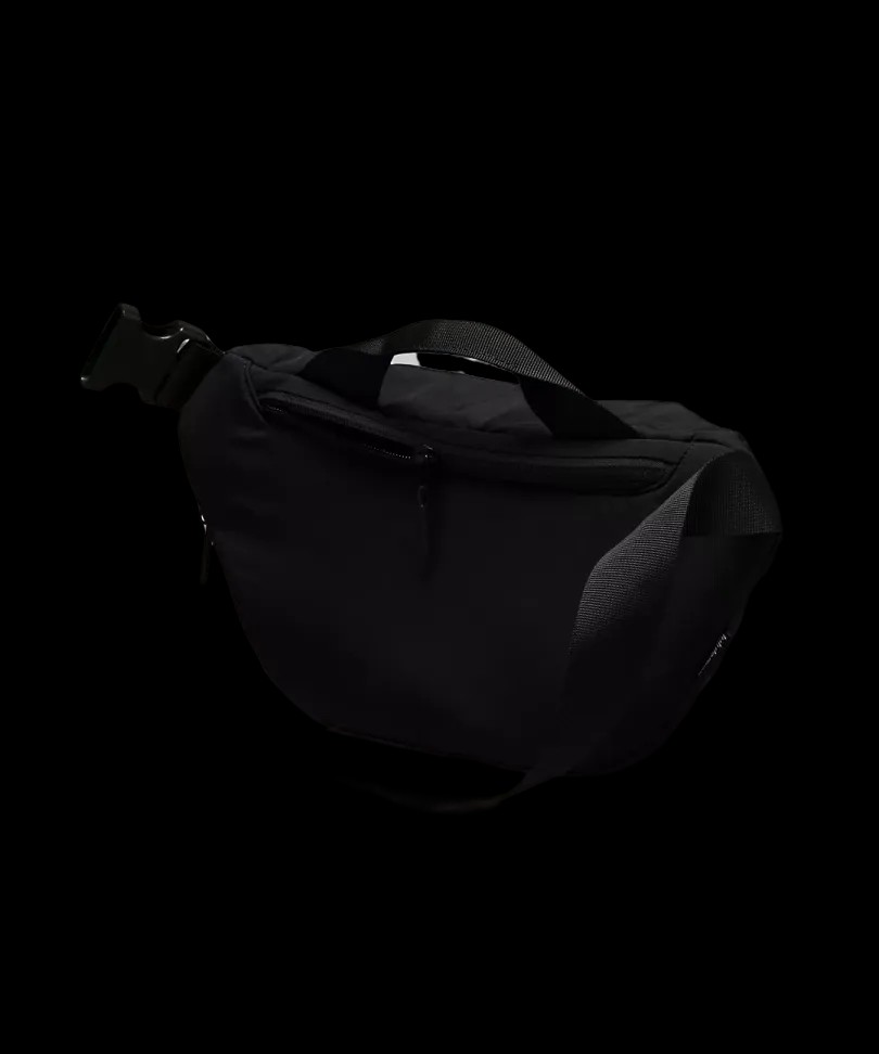 Lululemon Curved Crossbody Bag 3L Black - HypeFly India View 2