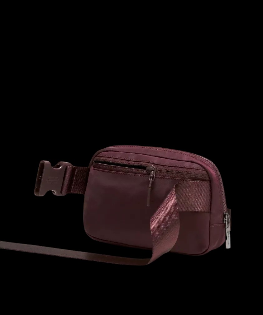 Lululemon Everywhere Belt Bag 1L Goodnight Plum - HypeFly India View 2