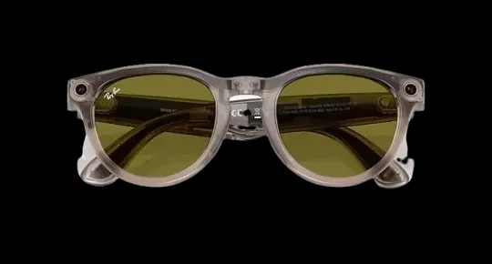 Ray-Ban Meta Low Bridge Fit Headliner 'Shiny Warm Stone' Lenses- Clear/Dark Green Transitions - HypeFly India View 7